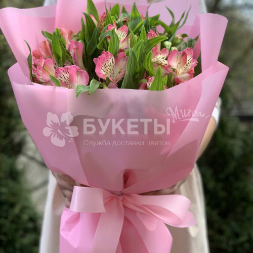 Букет из 7 розовых альстромерий